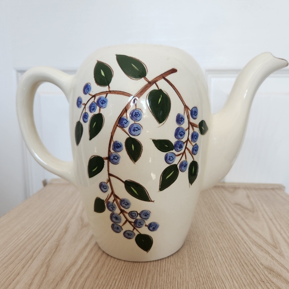 Vintage MCM Stangl Pottery Blueberry Pattern Tall Serving Tea Pot Holds 6.5 Cups - Picture 1 of 9